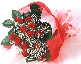 10 adet kırmızı gül buketi sevdiklerinize Anneler günü bayramlar  özel günler  14 şubat sevgililer günü ve diğer gönderimlerinizde yollayabilirsiniz